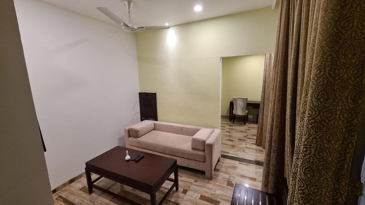 Regenta Inn Ranip Ahmedabad Ngoại thất bức ảnh